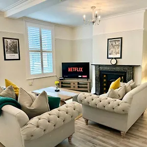 Gillygate Nest With Free Allocated Parking Apartment York